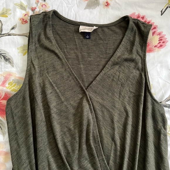 V-Neck tank top - Picture 2 of 3